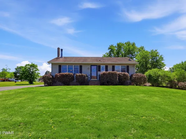 42 3rd St, Beach Lake, PA 18405