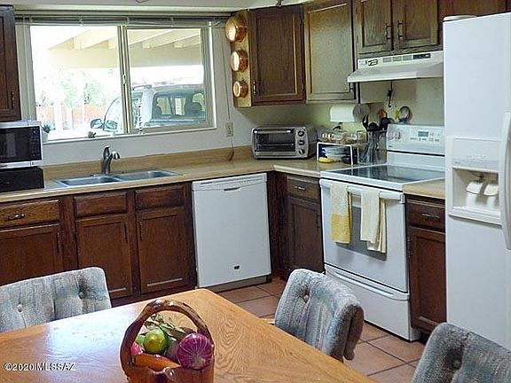 3rd image of 1482 S Moonflower Ln