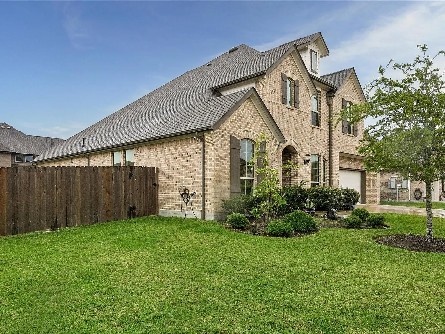 4 bed, 3.0 bath, 3021 sqft, $3,800 — Photo 3