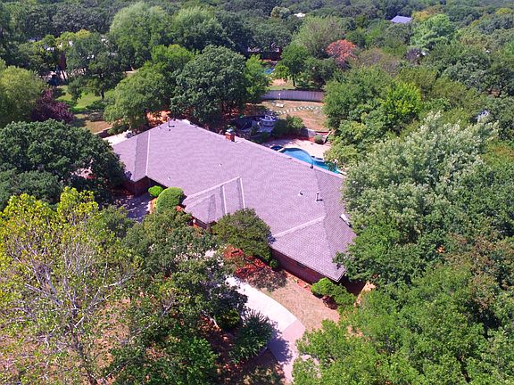 2nd image of 2401 Rosewood Ln