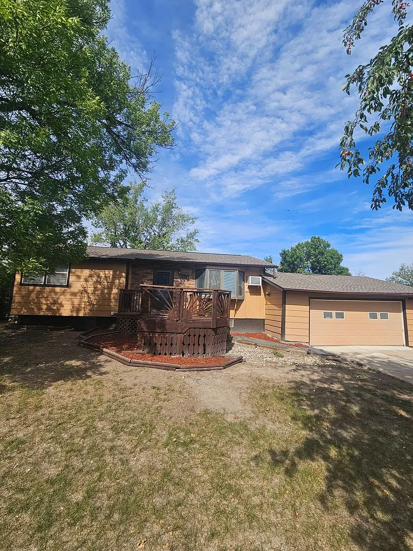 3 Bed | 2 Bath | Home | Double Garage — Photo 1