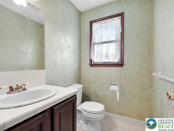 5th image of 547 Roberts Rd