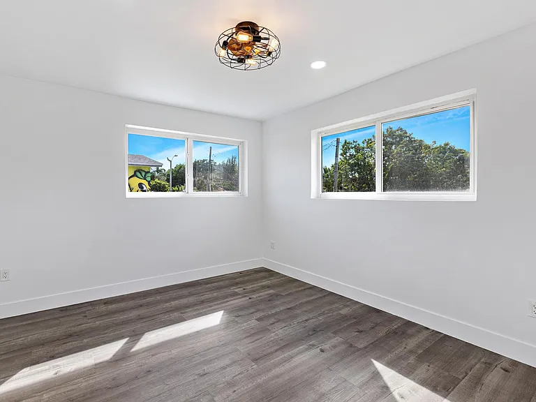 7600 N Miami Ave — Photo 35