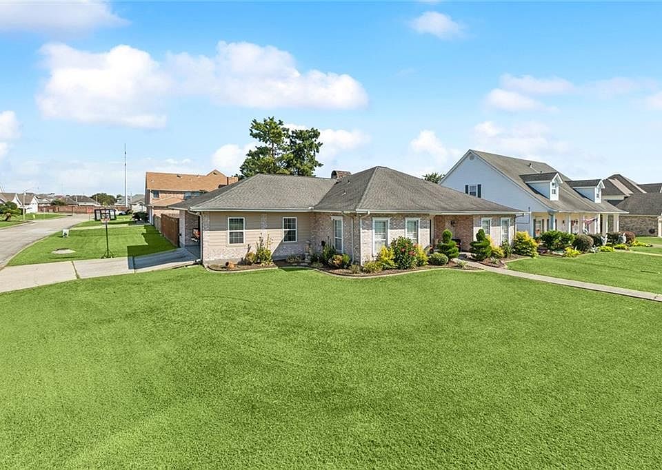 1st image of 1137 Lake Louise Dr
