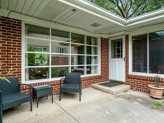 4th image of 3015 Greenwood Ave