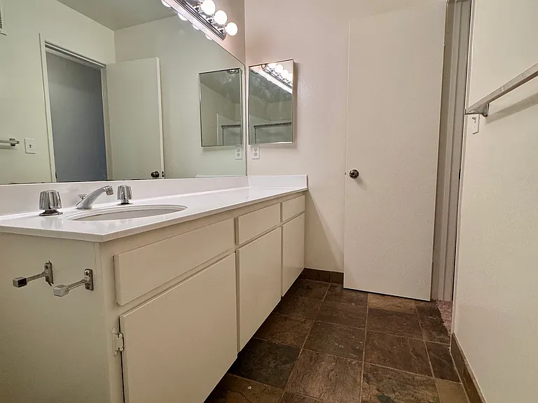 4901 Whitsett Ave #203 — Photo 18