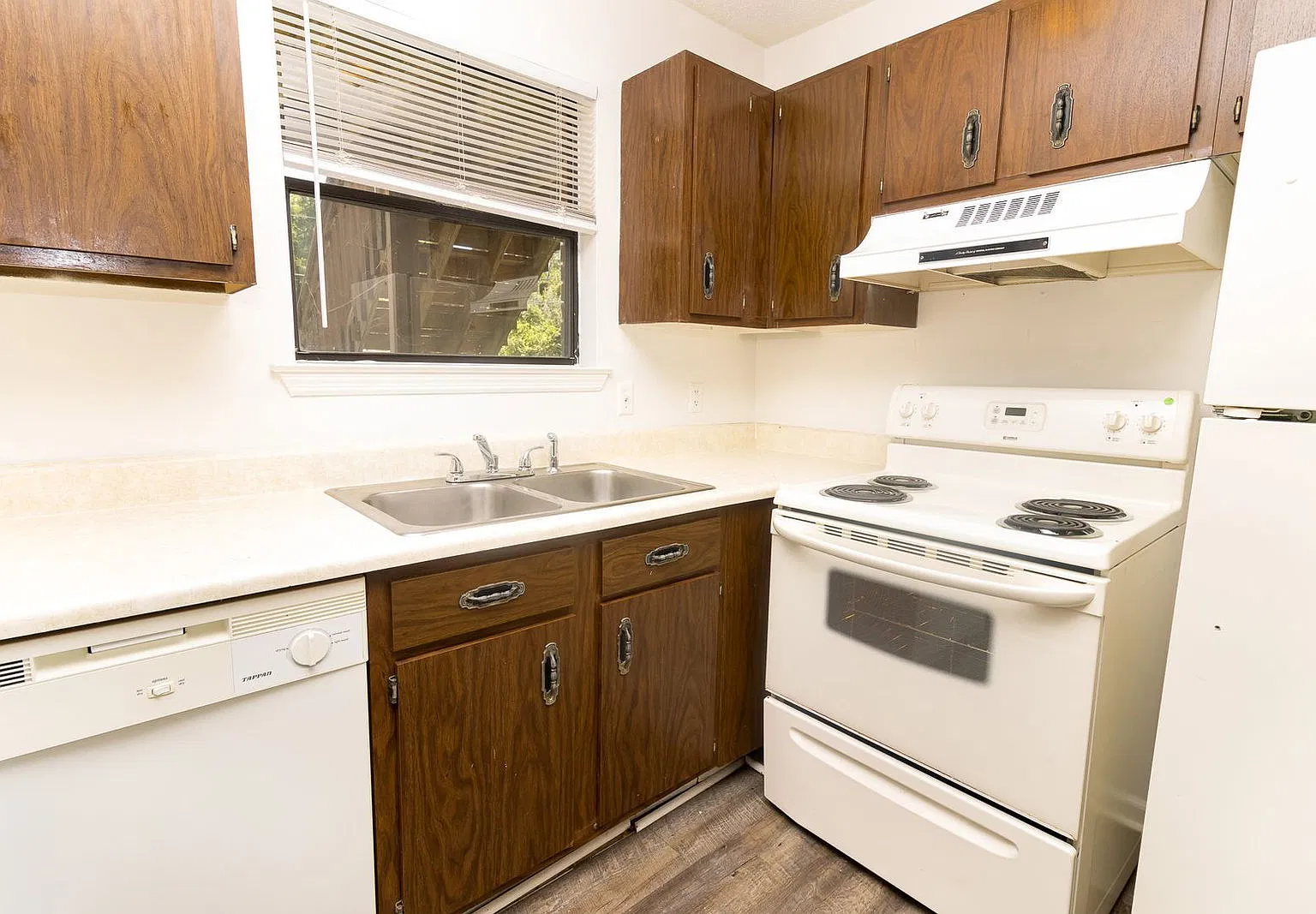 1 bed, 1.0 bath, $750 — Photo 1