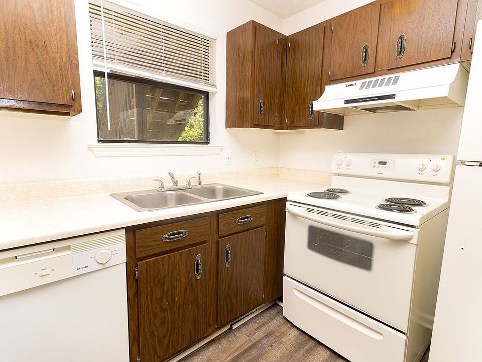 1st image of 72 Nicole Ln