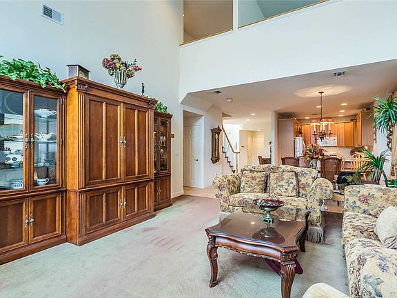 4th image of 467 Florencia Pl