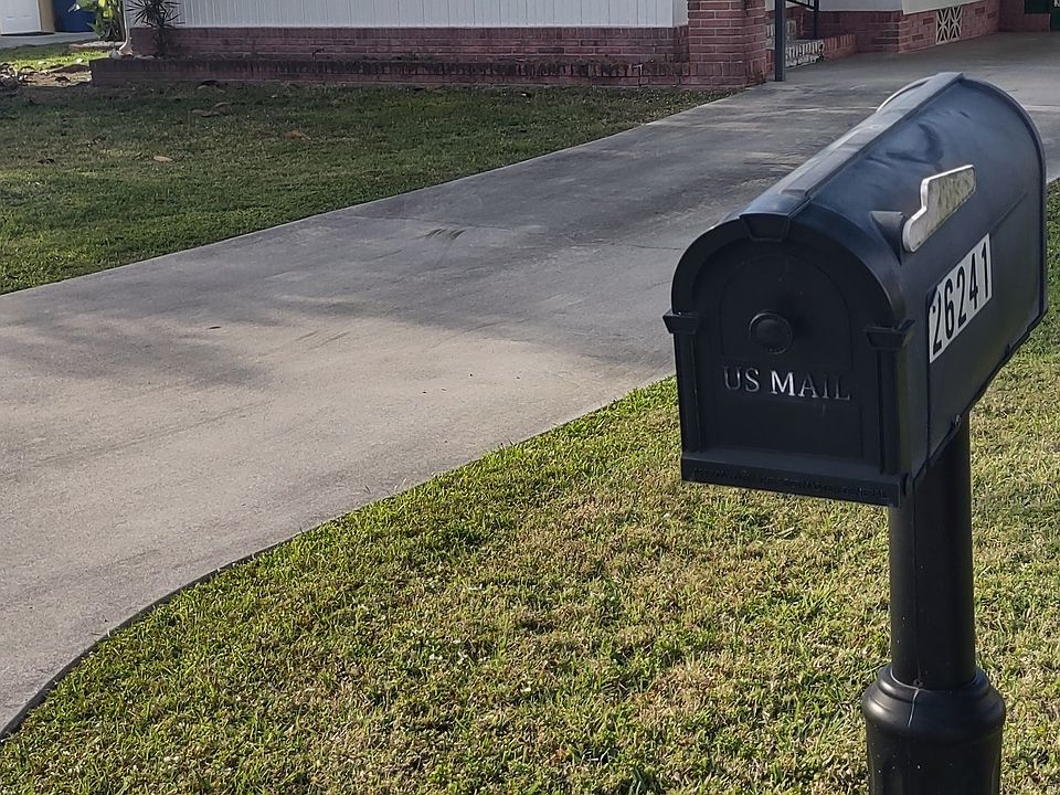 1st image of 26241 Queen Mary Ln