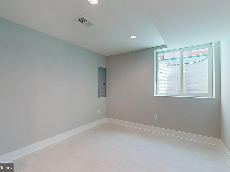 511 N Paxon St — Photo 24