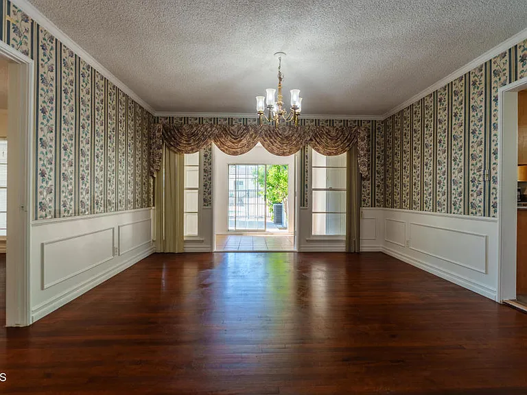2395 Roanoke Rd — Photo 3