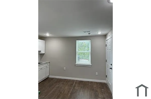 Building Photo - 21 E School House Ln #1