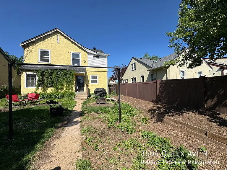 1504 Queen Ave N — Photo 31
