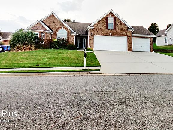 3rd image of 1352 Fountain Lakes Dr