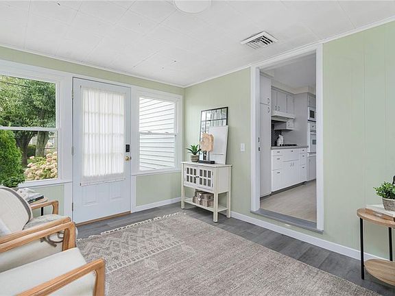 3rd image of 61 Gardiner Ave
