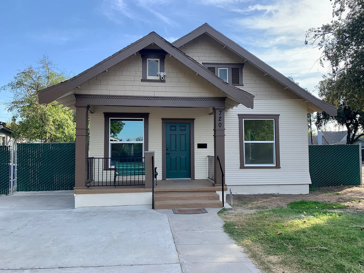 720 E Dudley Ave — Photo 1