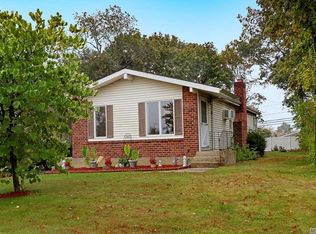 69 Hayrick Ln, Commack, NY 11725