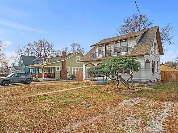 3rd image of 808 S Forest Ave