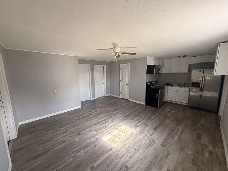 1418 Woodlawn Ave — Photo 9