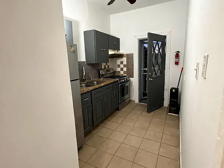907 Summit Ave #3 — Photo 8
