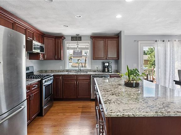 4th image of 53 Highland Ave