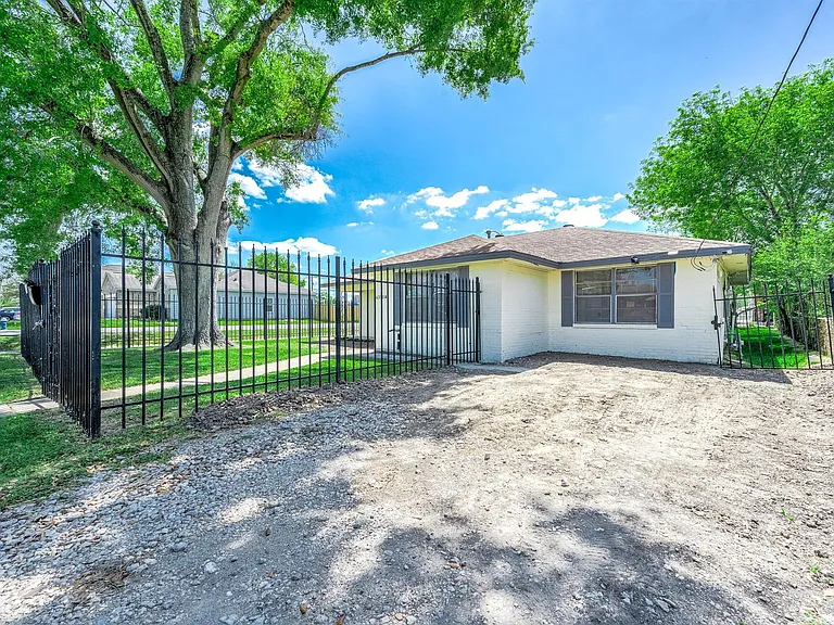 4356 Phlox St — Photo 3