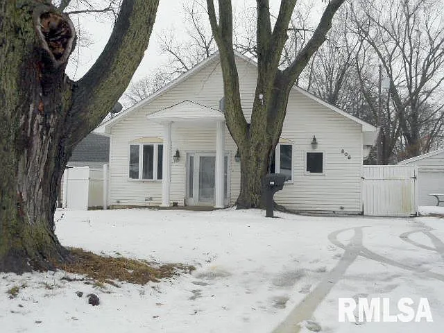 806 E London Ave photo 1