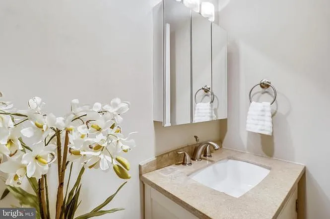 4720 Chevy Chase Dr #1 — Photo 11