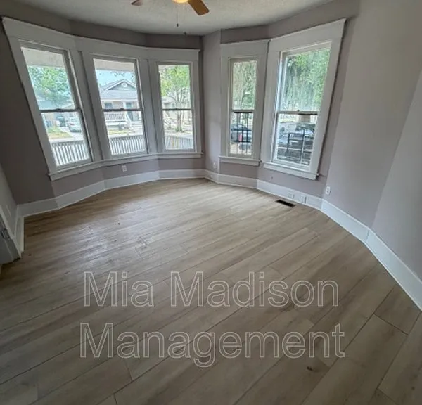 513 W 35th St #A — Photo 3