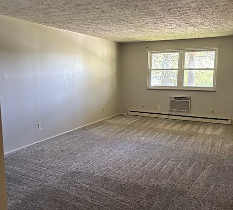 3rd image of 1750 Normandy Dr #4