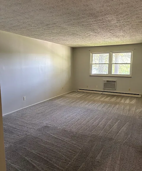 1750 Normandy Dr #4 — Photo 3
