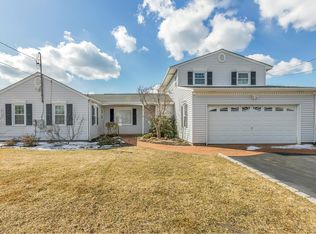 6 Shore Rd, East Patchogue, NY 11772