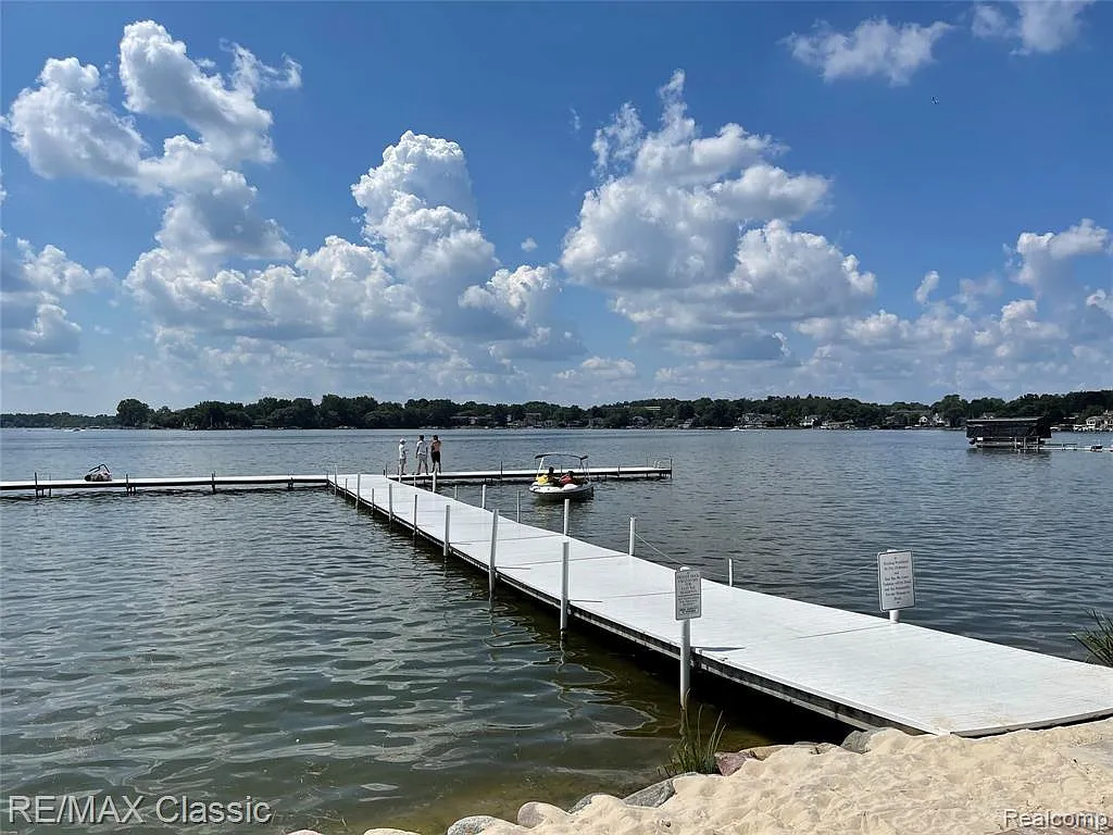 2 bed, 1034 sqft, $1,690 — Photo 3
