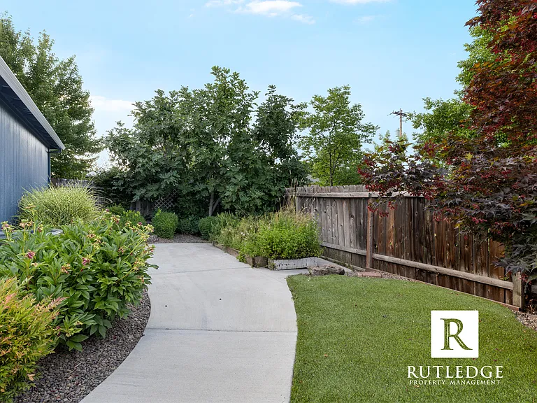 1013 Hope Dr — Photo 28