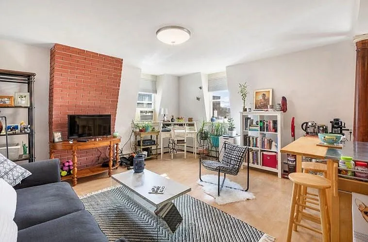 108 Fairview Ave — Photo 2