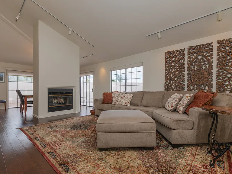 150 N Forgeus Ave — Photo 2