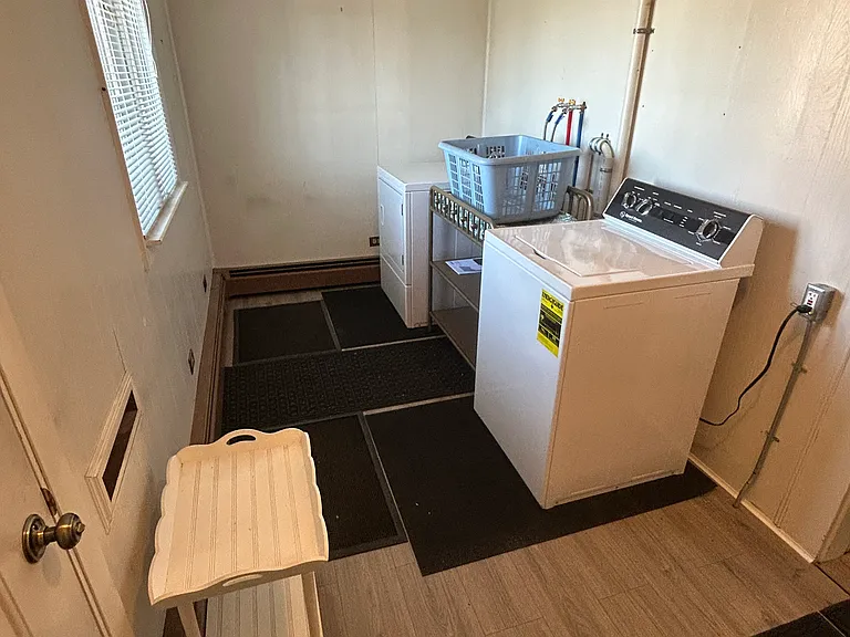 219 Mammoth Rd #1 — Photo 12