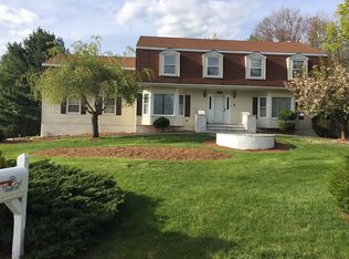 4 Sparrow Ct, Oak Ridge, NJ 07438