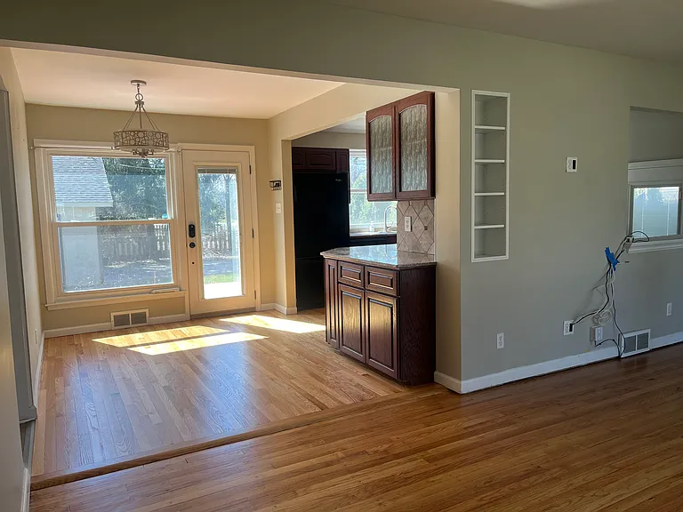 15859 Buckingham Ave — Photo 3