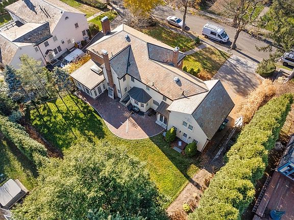 4th image of 32 Pickwick Rd