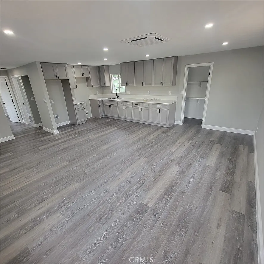 2 bed, 1000 sqft, $2,100 — Photo 1