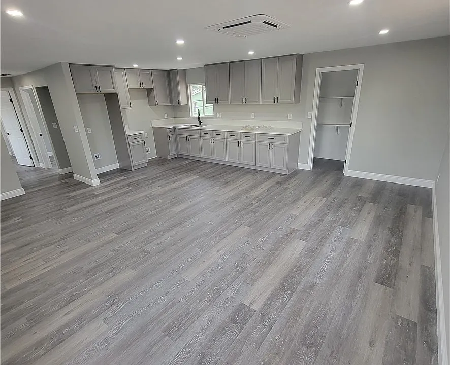 12423 Ridgewood Dr