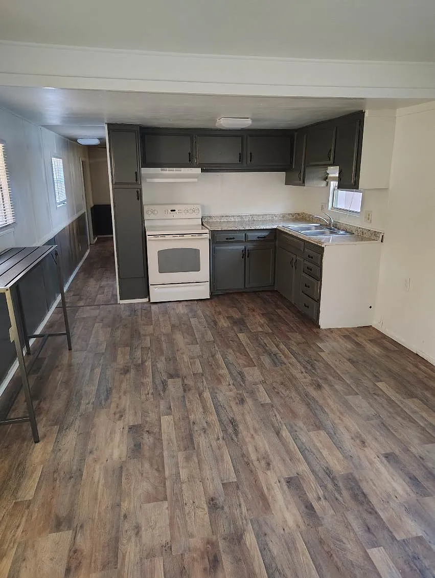 3 bed, 960 sqft, $1,100 — Photo 3