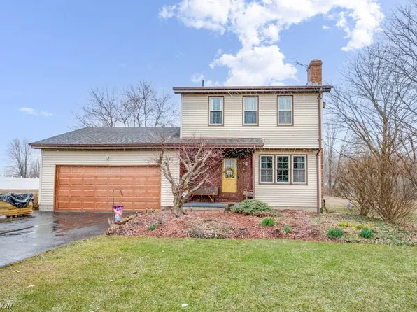 6557 Metz Rd, New Middletown, OH 44442