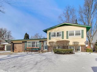 504 W Braeside Dr, Arlington Heights, IL 60004