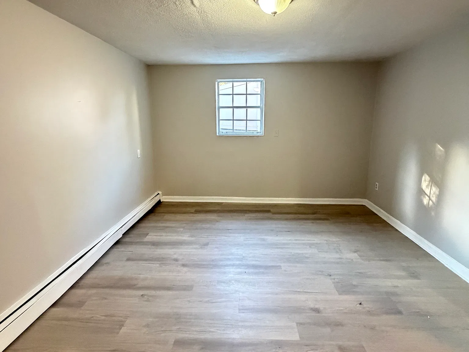 2 bed, 933 sqft, $2,500 — Photo 4