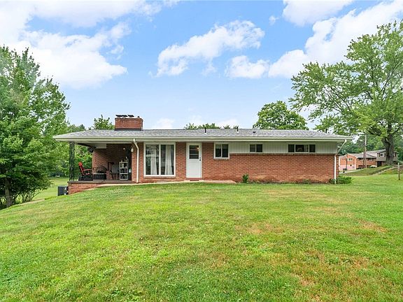 2nd image of 449 Emerald Dr