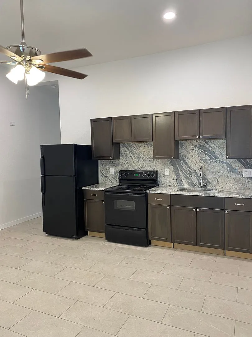 1119 Guadalupe St | Renovated Studio — Photo 1