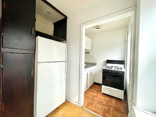 Rented by Compass | media 22